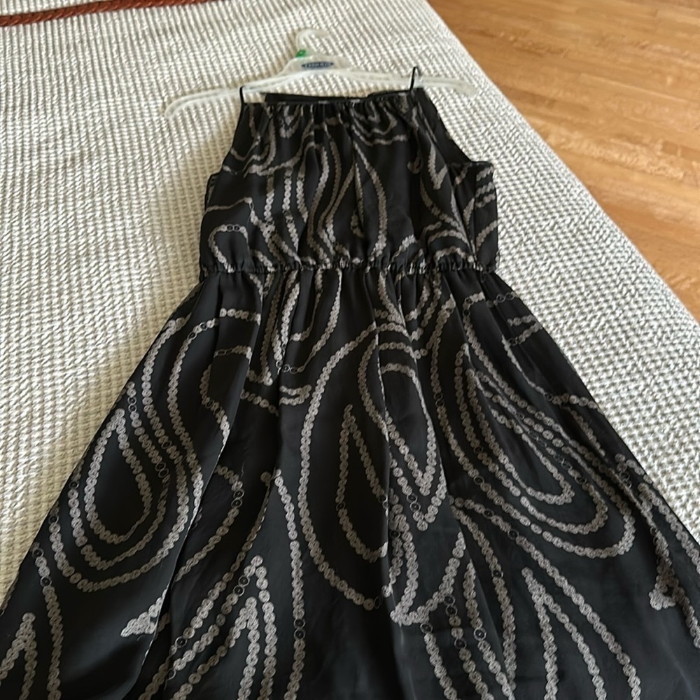 Banana Republic size 6 dress silk with fully lined polyester lining